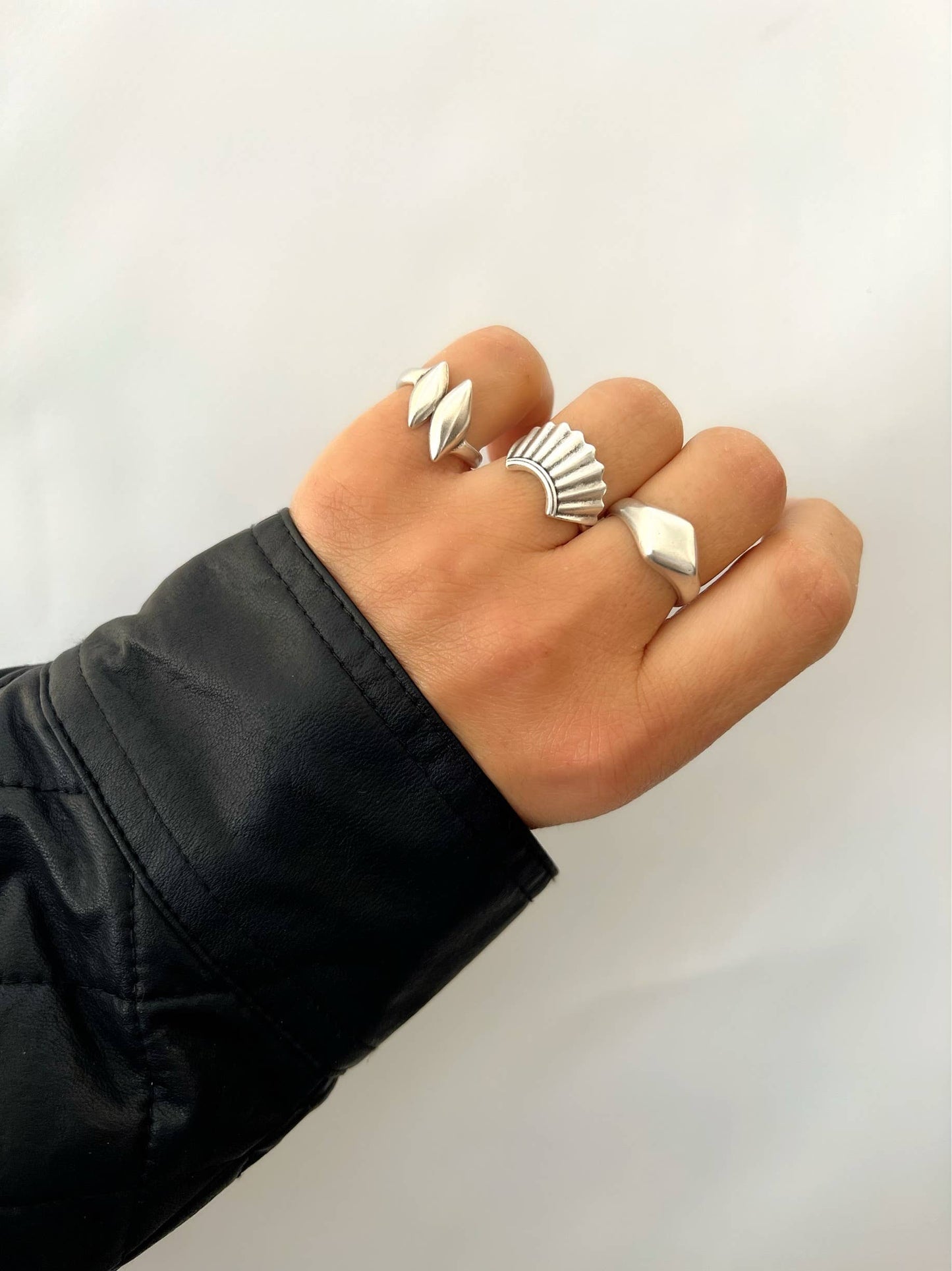 Ring mit Wellen