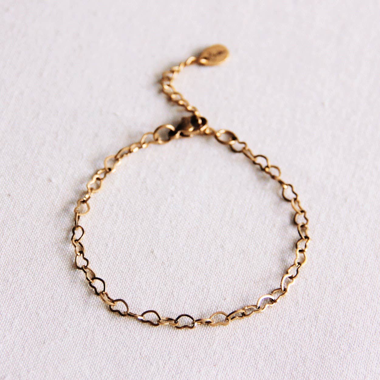 Feines Herzkettenarmband – rostfreier Stahl & vergoldet