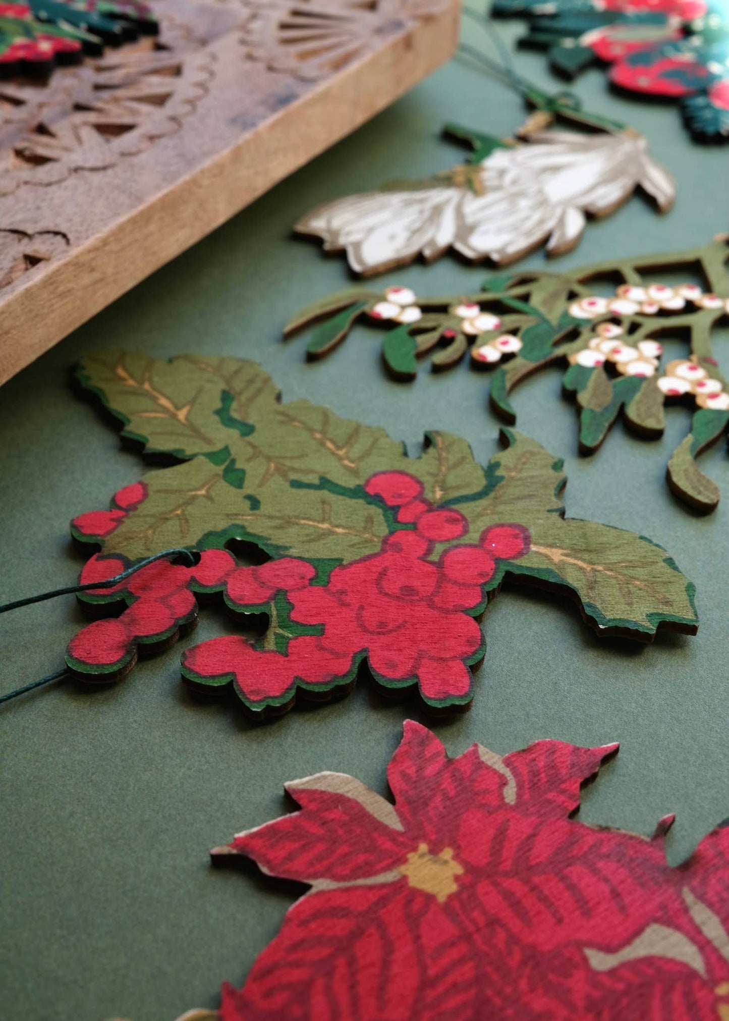 Festlicher Laubschmuck aus Holz