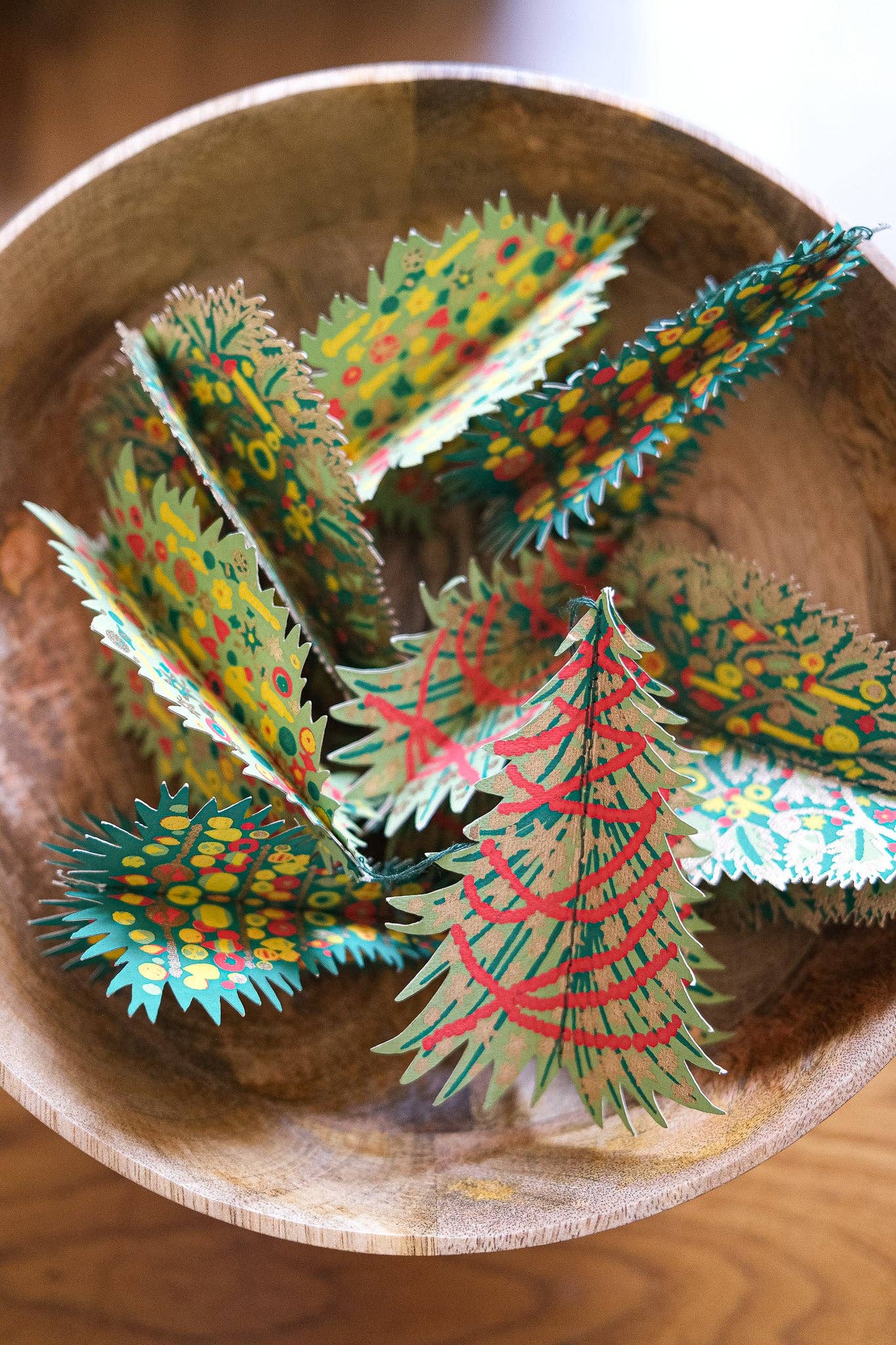 Verzierte Bäume, Papierschmuck
