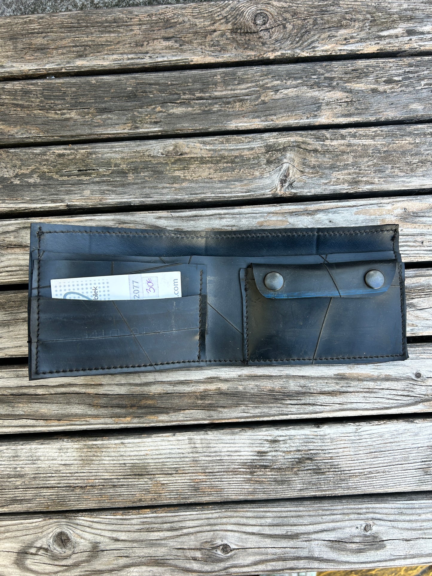 Geldbörse aus LKW-Schläuchen / Designerin Katcha Bilek