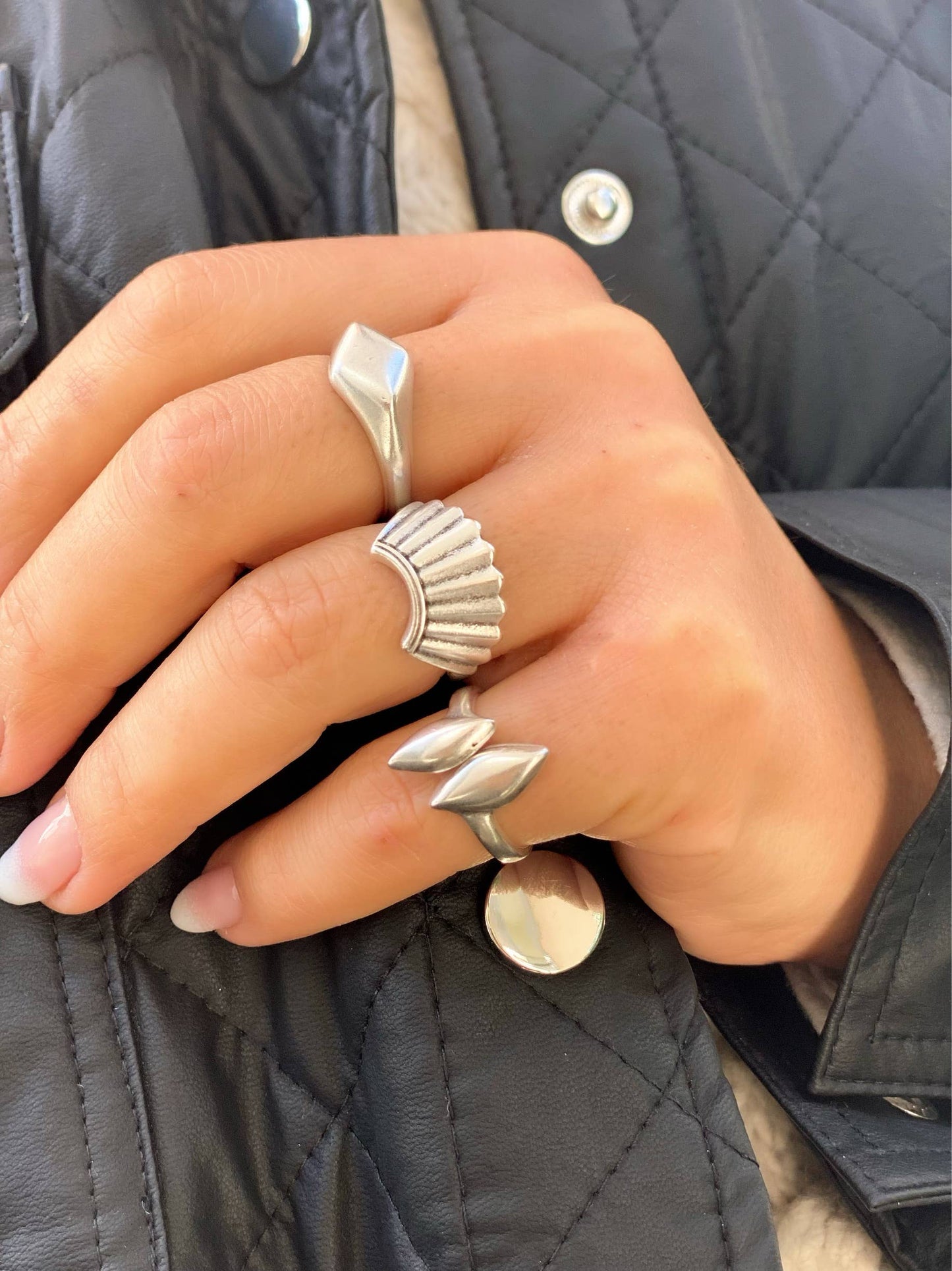 Ring mit Wellen