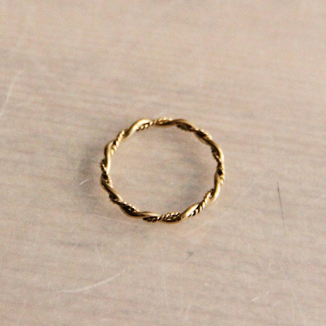 Minimalistischer geflochtener Ring aus Edelstahl - vergoldet