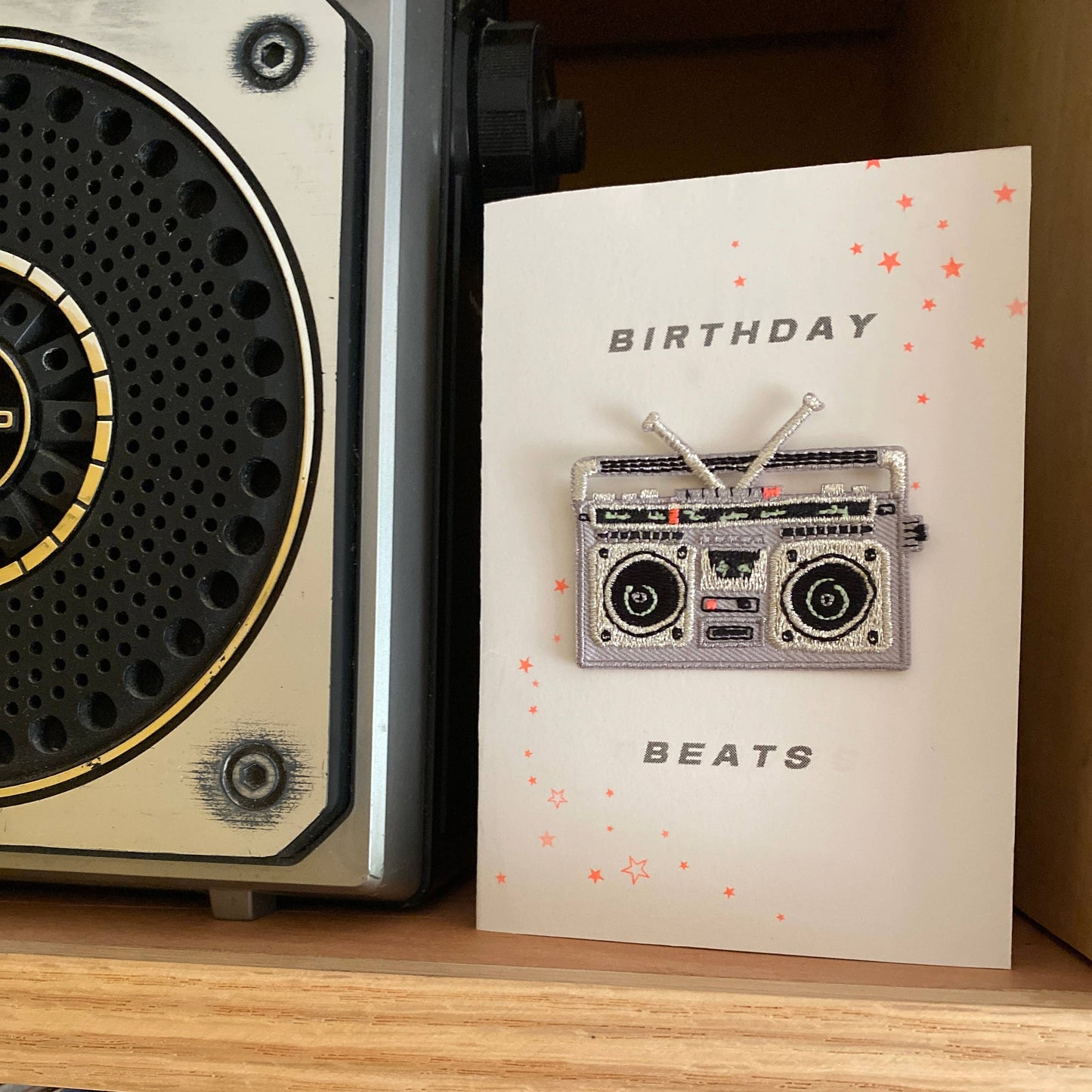 Grußkarte mit Bügelpatch – Boom Box
