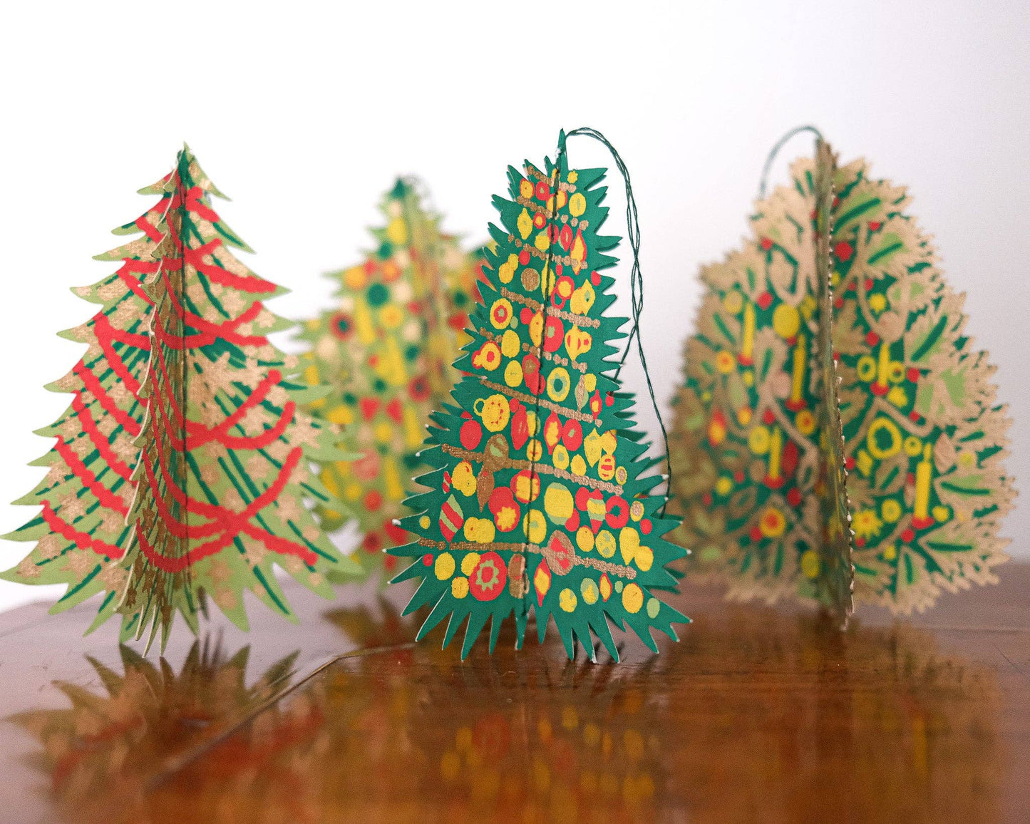 Verzierte Bäume, Papierschmuck