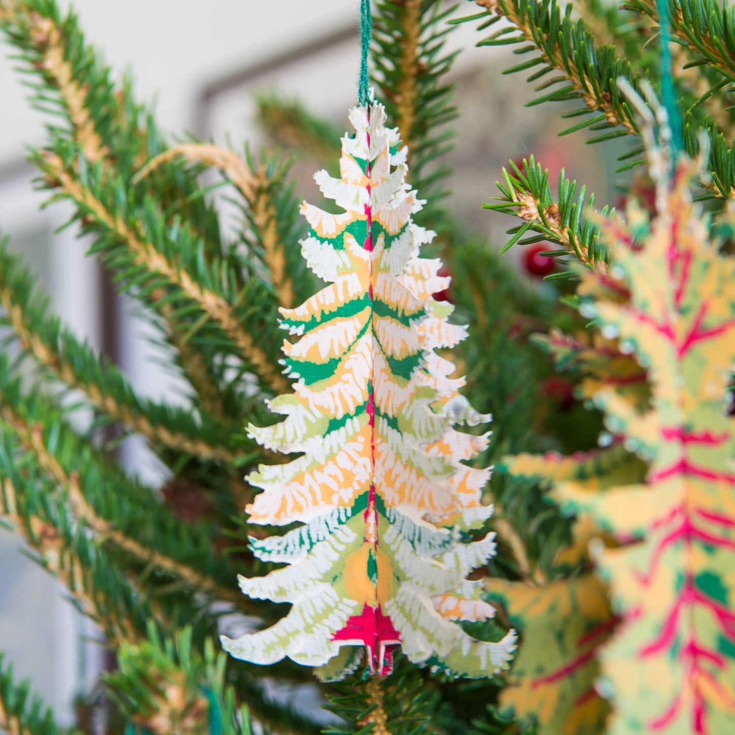 Papierschmuck mit Waldmotiven