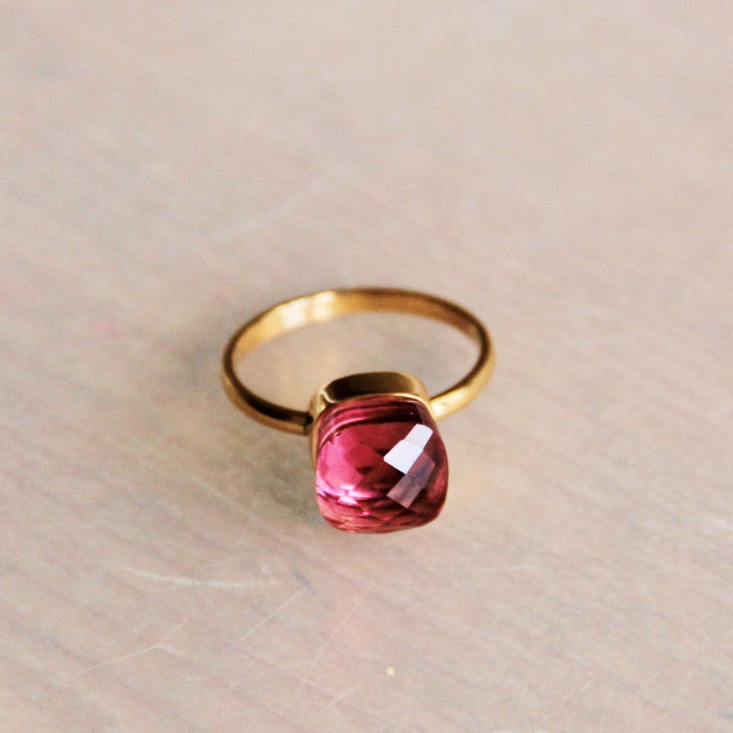 Edelstahlring mit quadratischem Kristallstein – Stein Magenta, Ring rostfreier Stahl & vergoldet