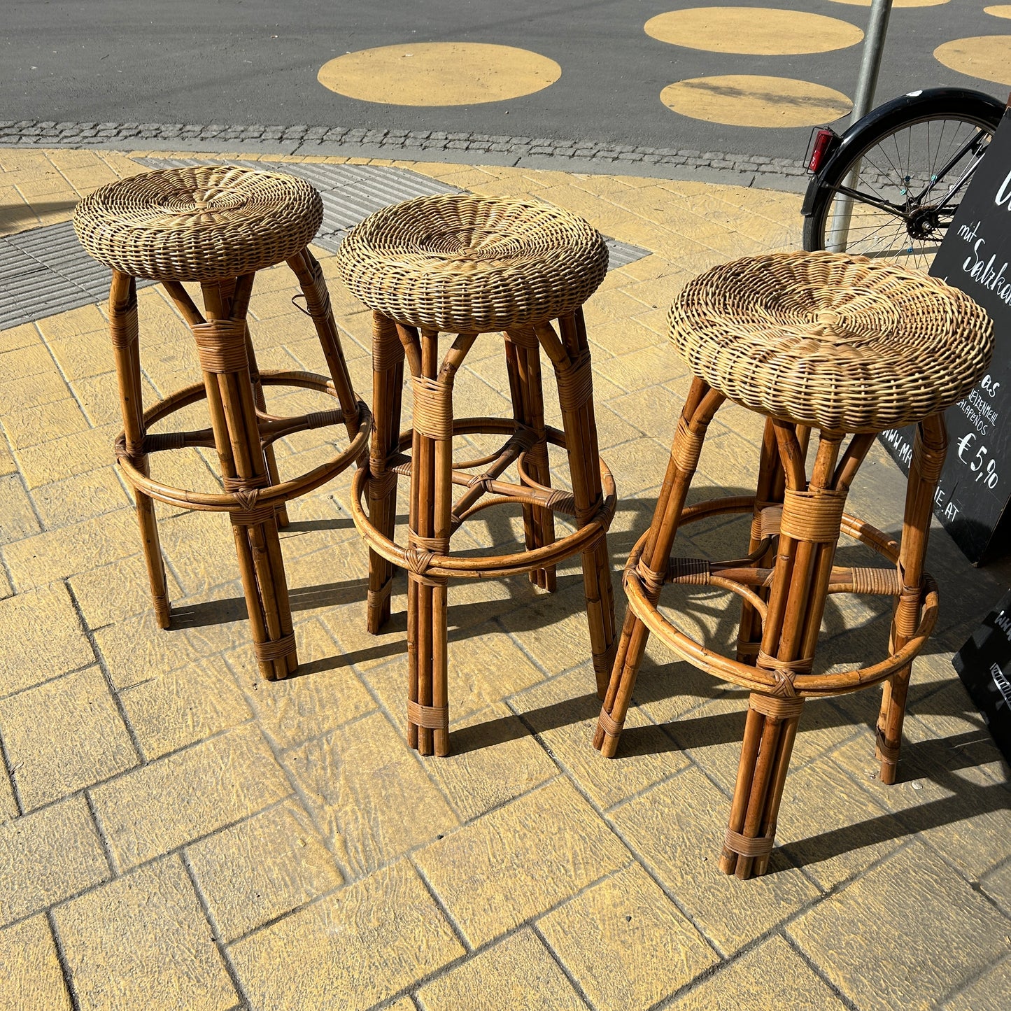 3 Stück Barhocker aus Rattan