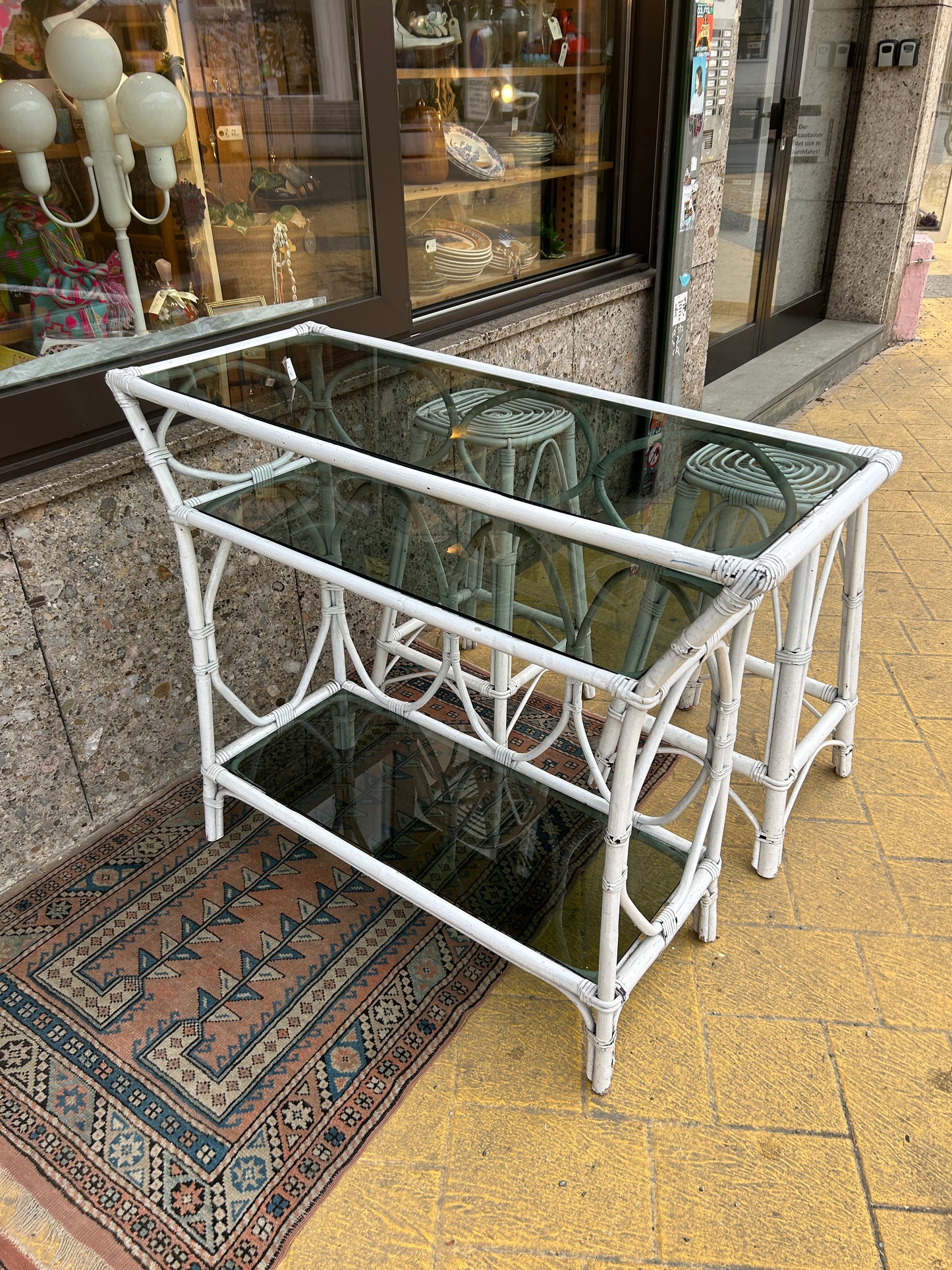Rattan Bar mit zwei Hocker