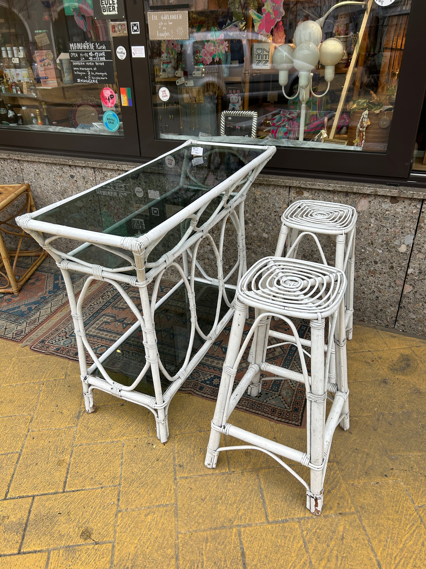 Rattan Bar mit zwei Hocker