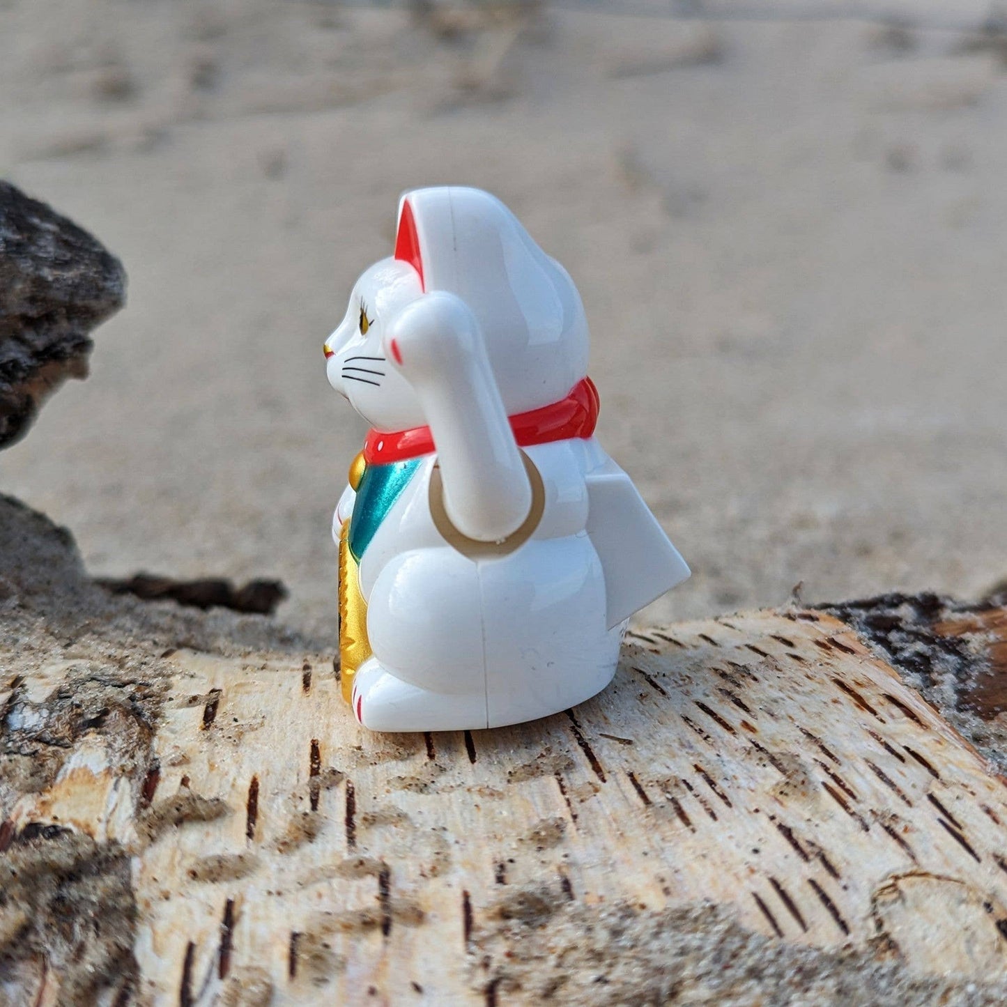 Glückskatze Mini Maneki-neko weiß Winkekatze Solar 5cm