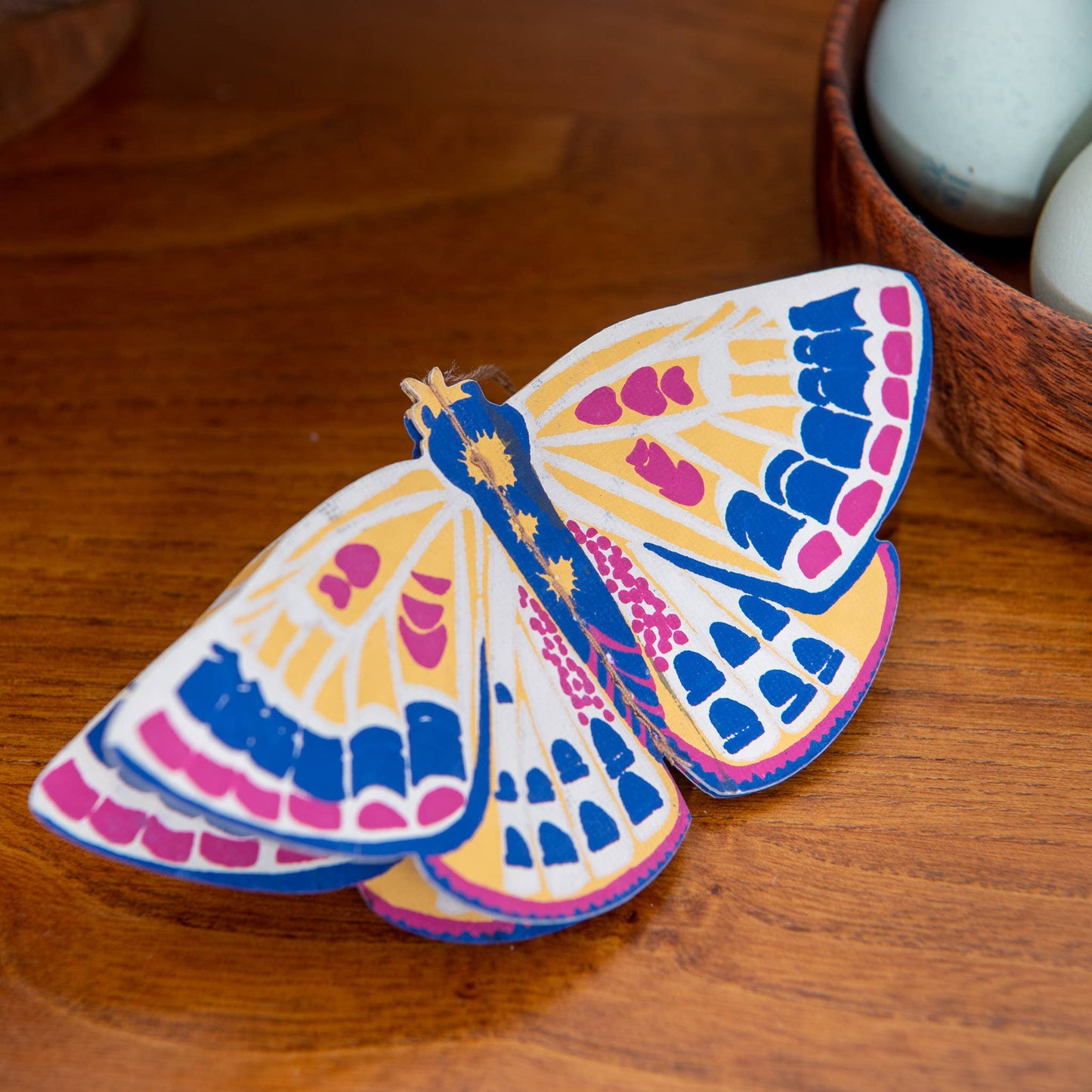 Papierschmuck mit Schmetterlingen