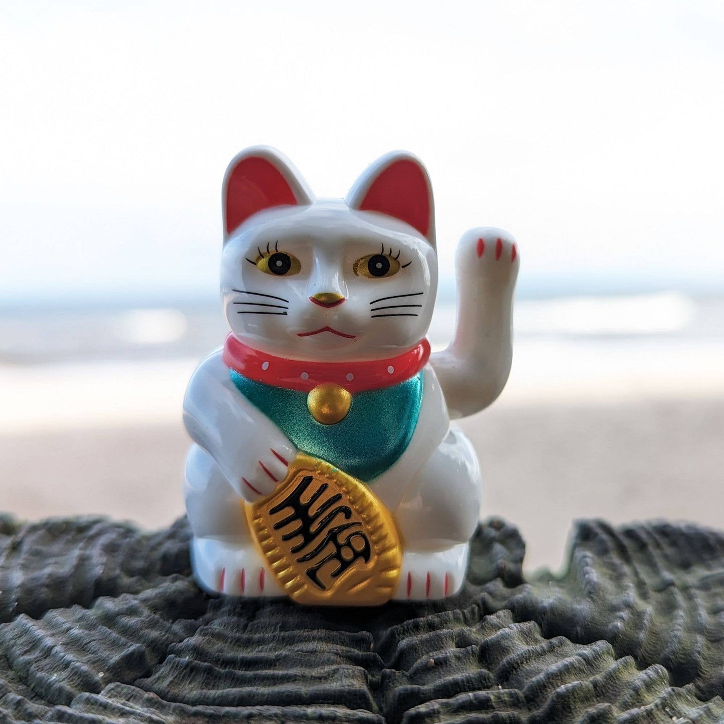 Glückskatze Mini Maneki-neko weiß Winkekatze Solar 5cm