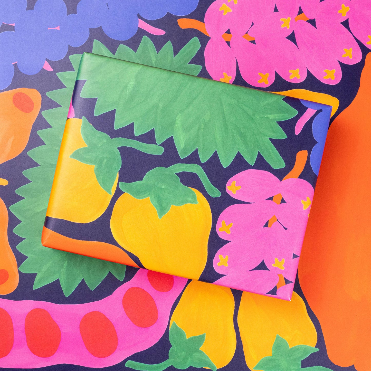 Geschenkpapier „Früchte des Amazonas“ von Liv Lee x WWF