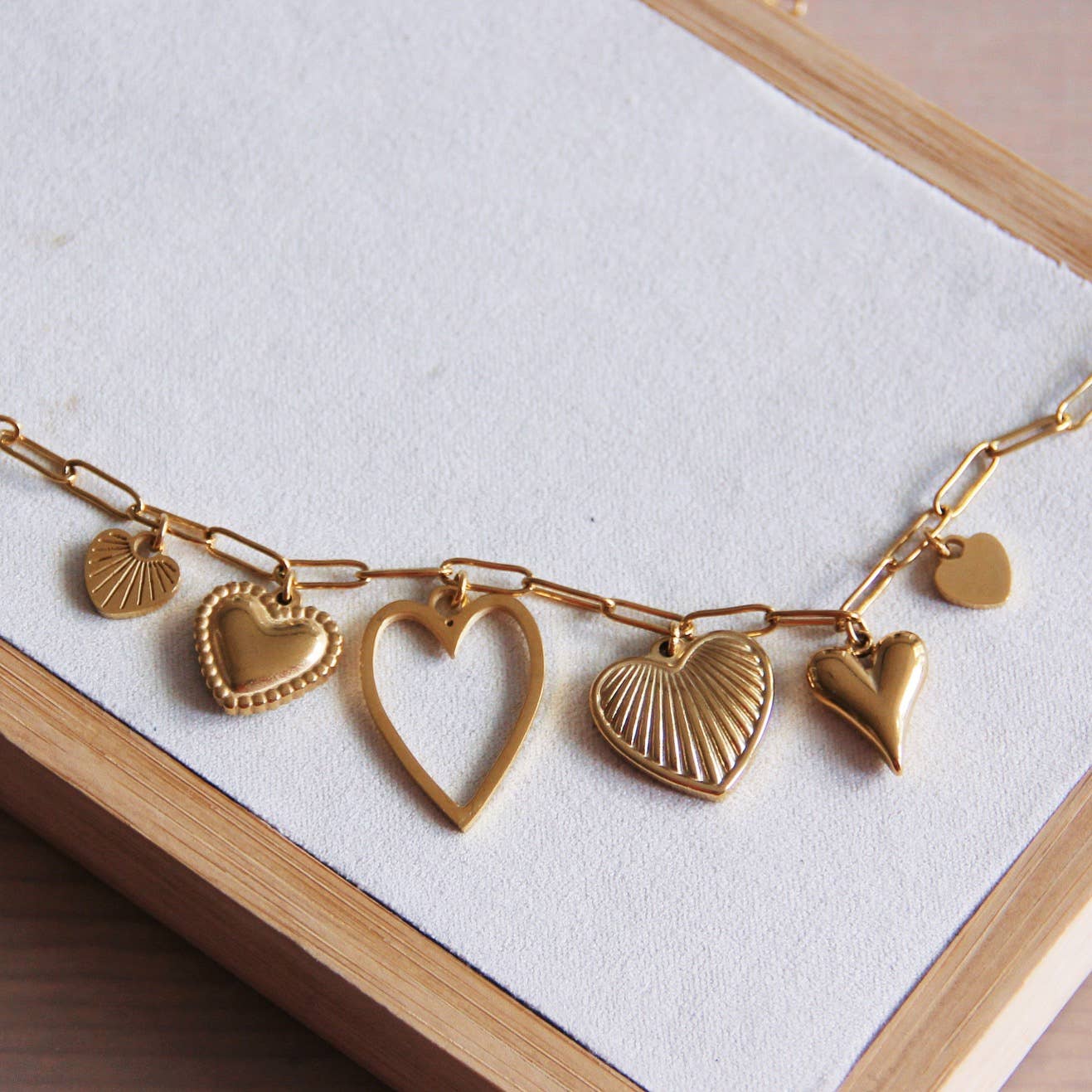 Charmkette 'HEARTS' — gold