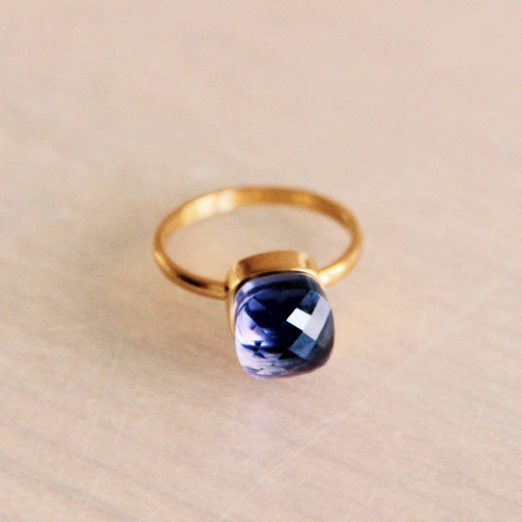 Edelstahlring mit quadratischem Kristallstein - lila/gold