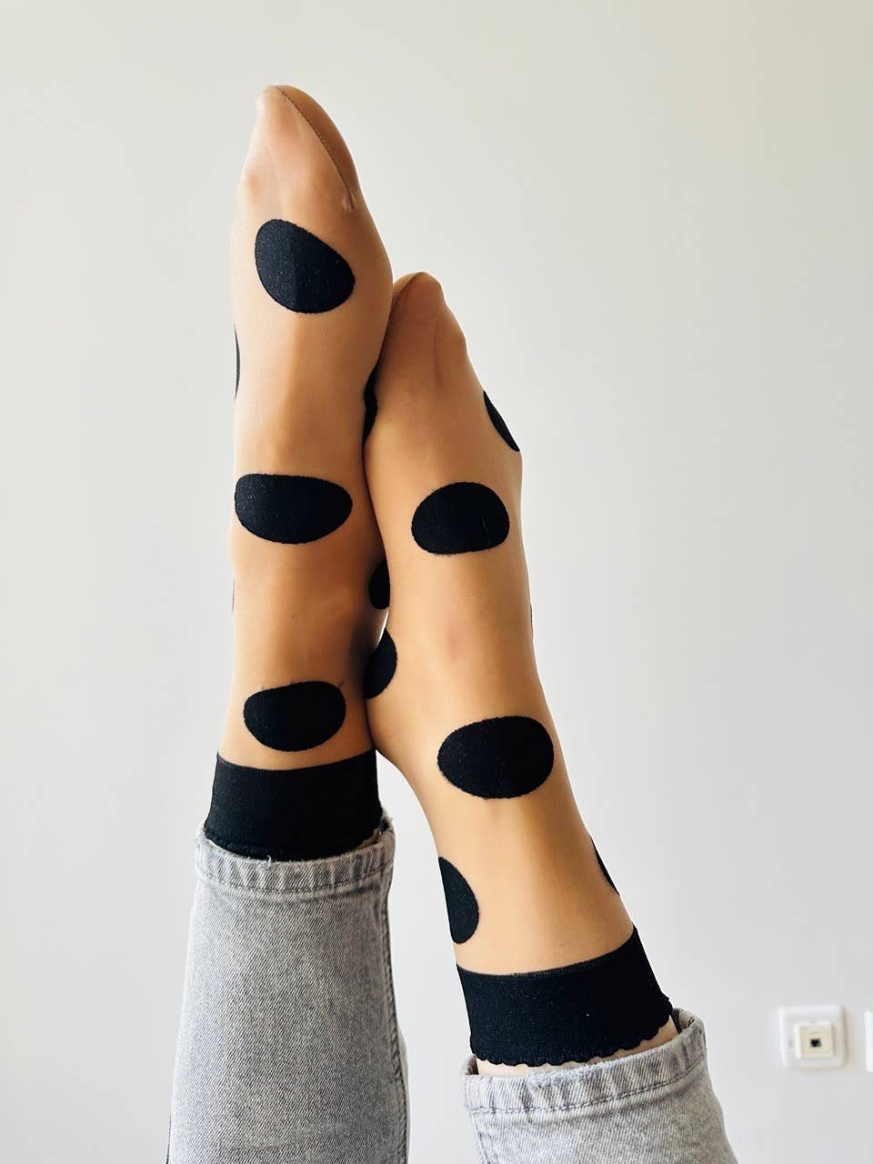 Schwarze Fantasiesocke mit großen Punkten Isabelle