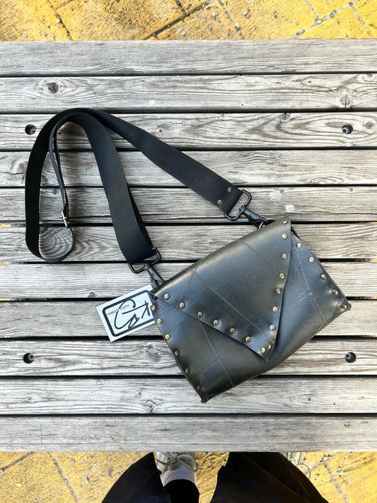 Handtasche aus LKW-Schläuchen / Designerin Katcha Bilek