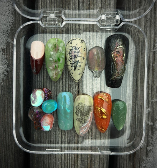 Set Press on Nails made by @managerienails