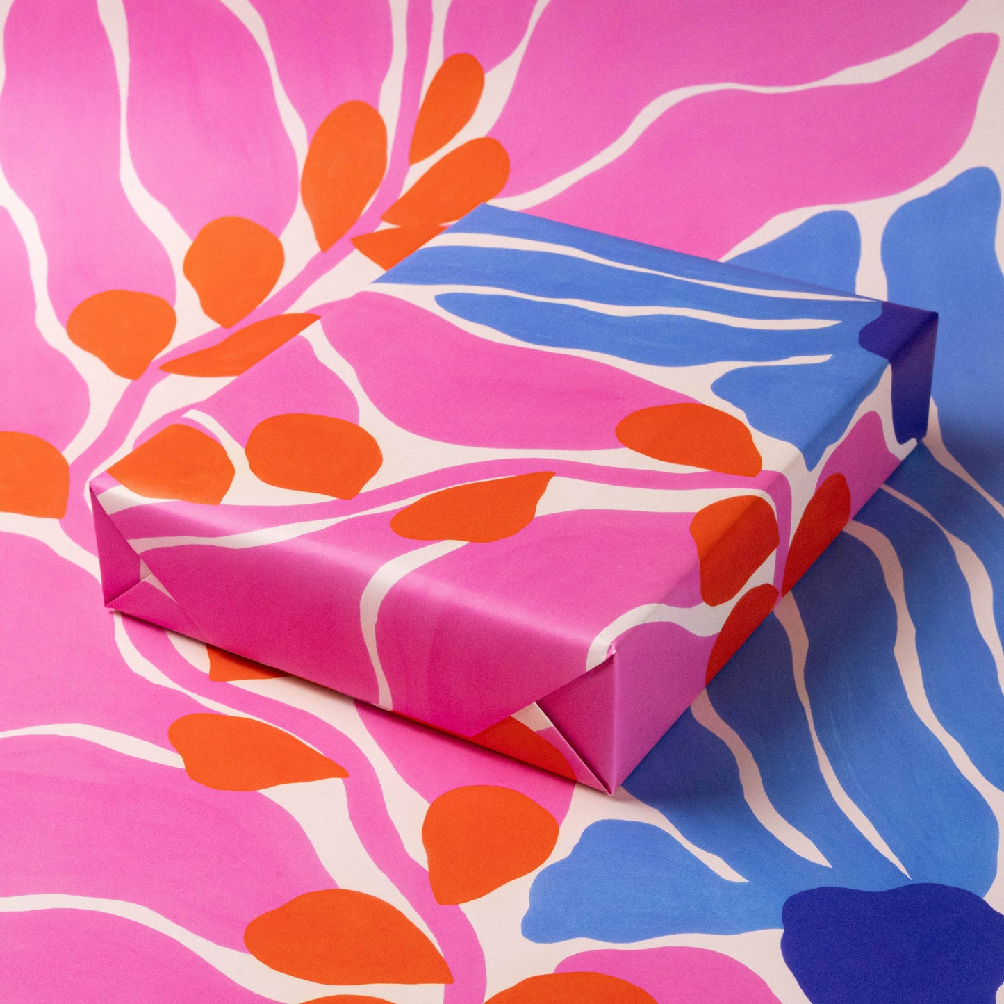 Geschenkpapier mit Tang und Seegras von Liv Lee x WWF