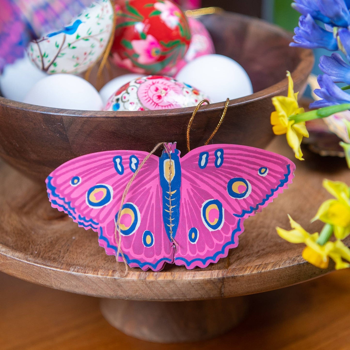 Papierschmuck mit Schmetterlingen