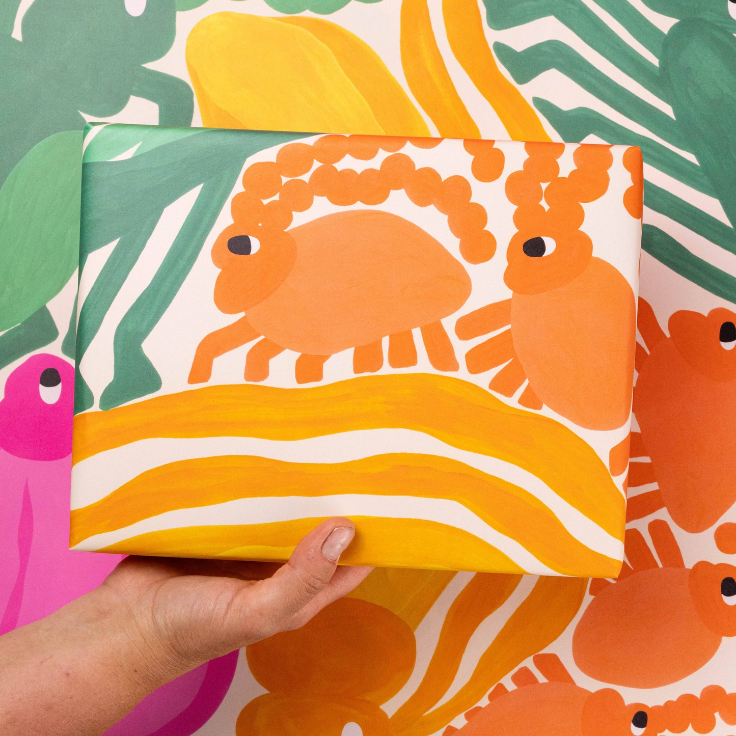 Geschenkpapier „Insekten“ von Liv Lee x WWF