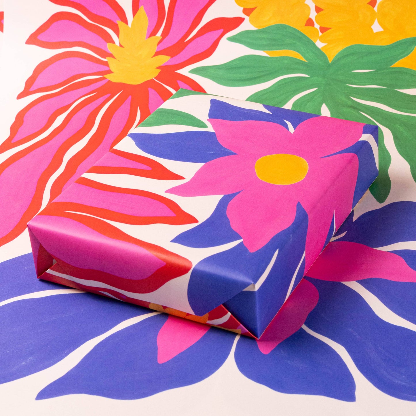 Bromelien-Geschenkpapier von Liv Lee x WWF