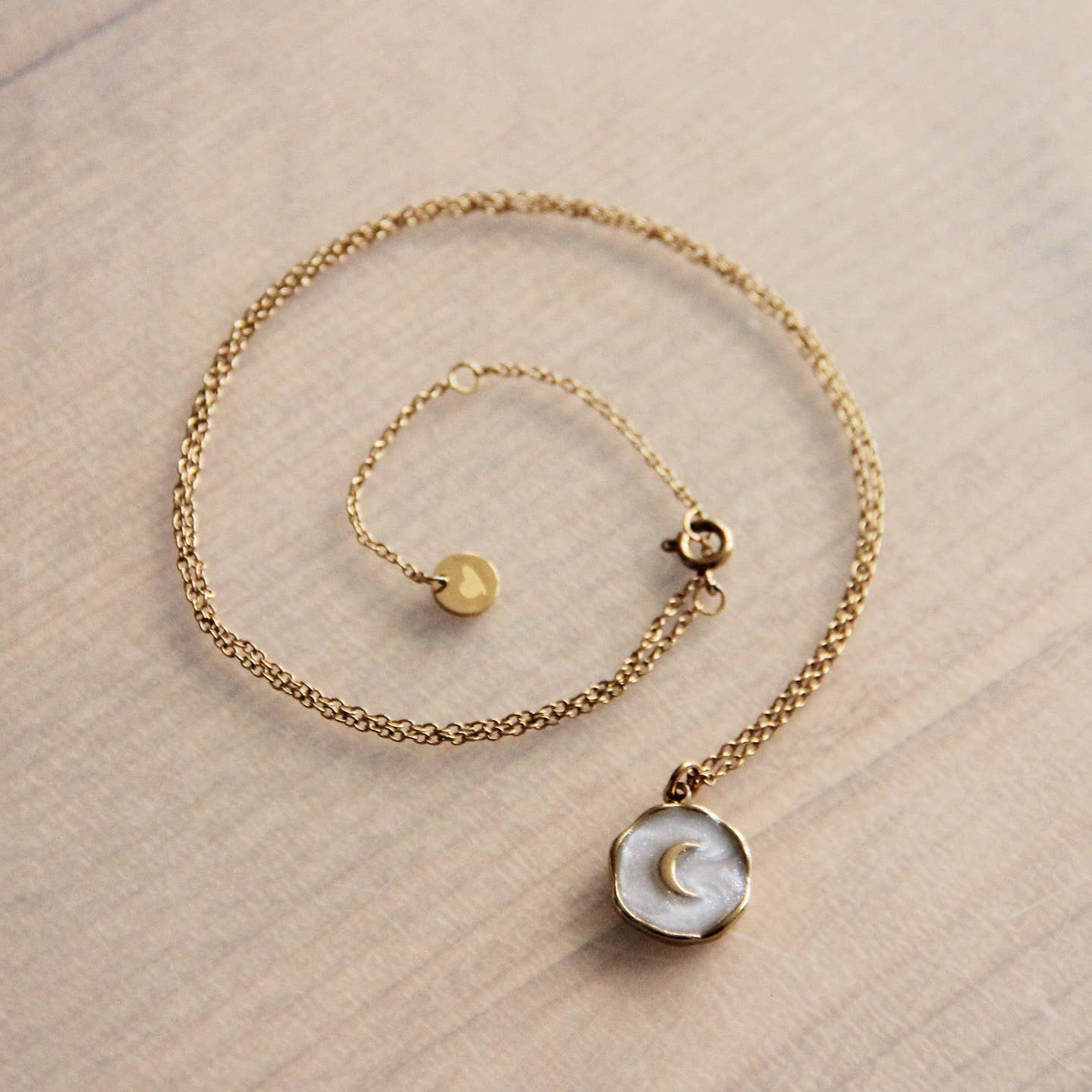Stainless steel fine necklace with moon - pearl/gold